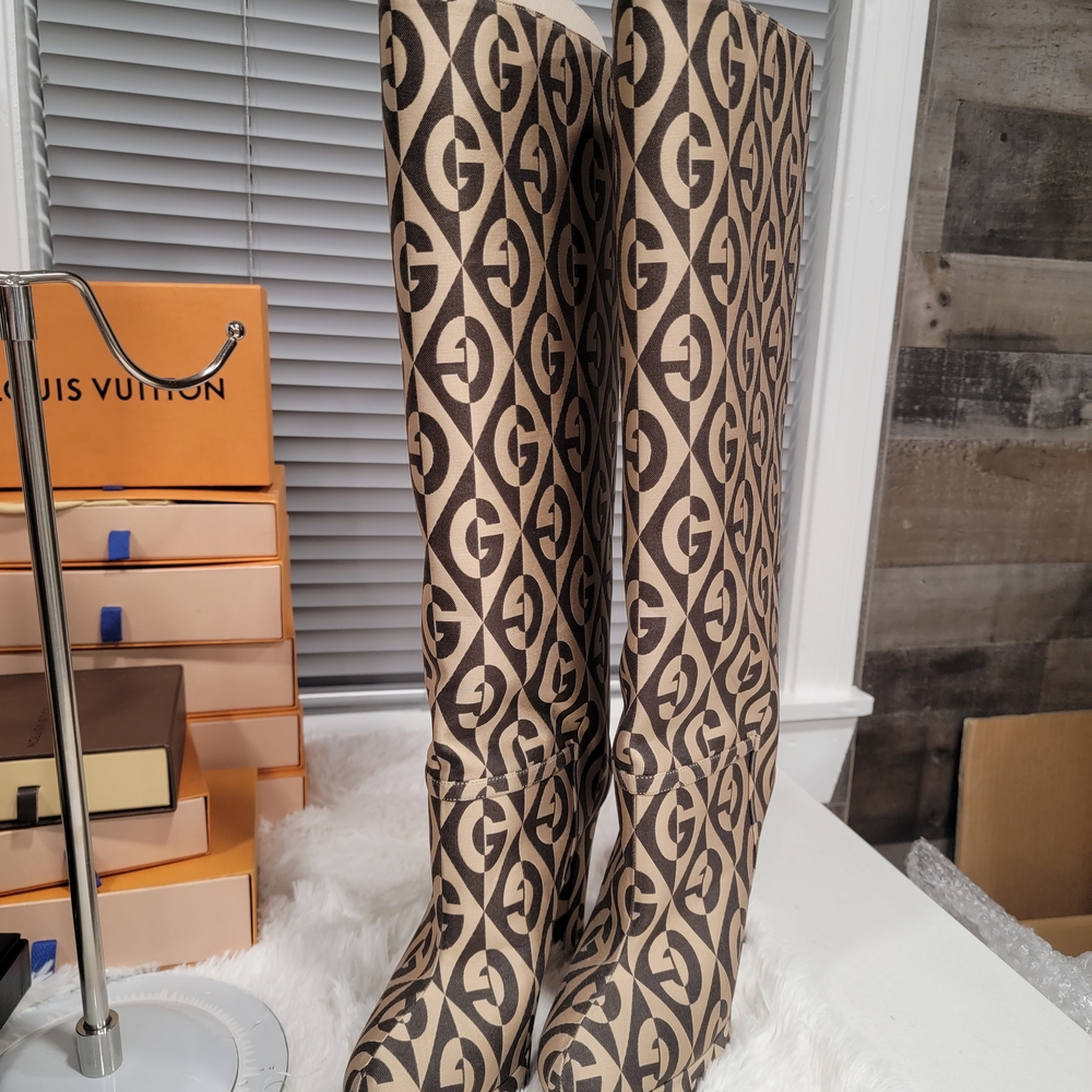 Stylish Brown Patterned Boots
